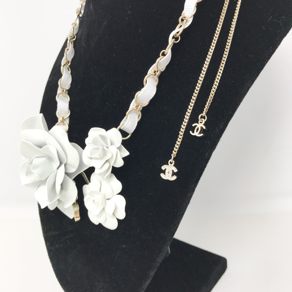 Chanel Vintage Triple Camellia Flower Necklace - Picture 6 of 9